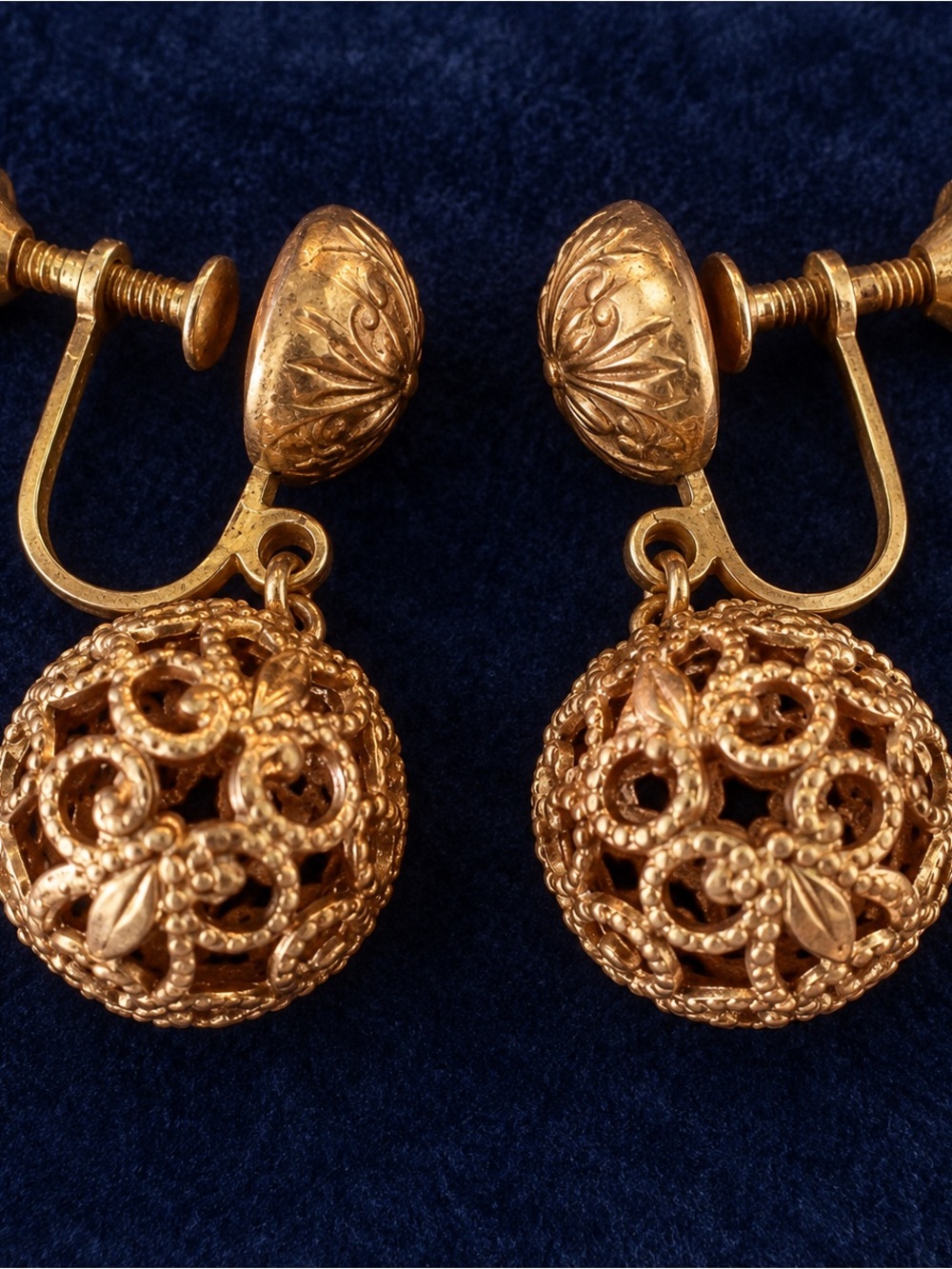 Vintage 1950s Japan Gold-Tone Filigree Orb Screw-Back Drop Earrings
